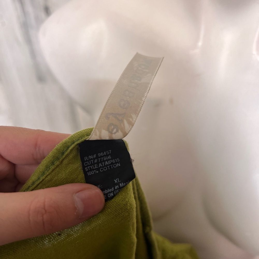 Green top - Picture 2 of 5